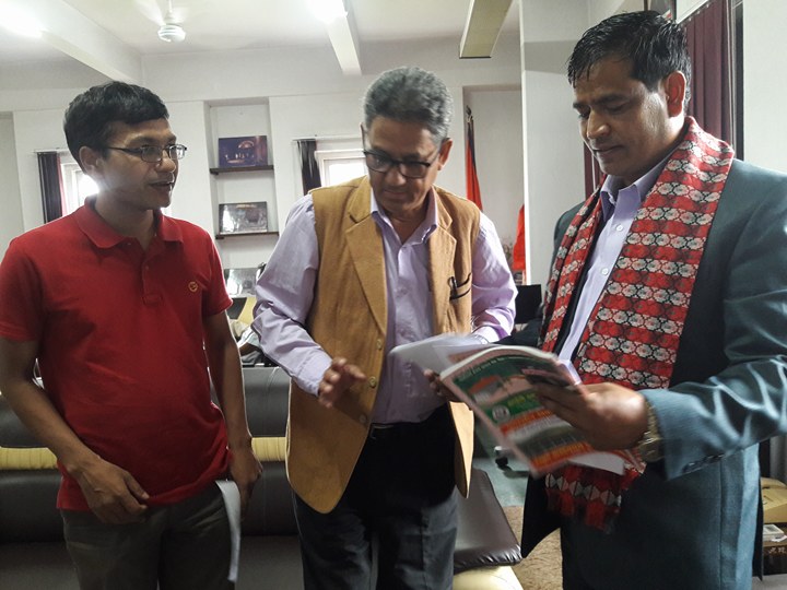 माथिल्लो कर्णाली परियाजना सम्झौता खारेजीको माग गर्दै ऊर्जामन्त्रीलाई ज्ञापनपत्र