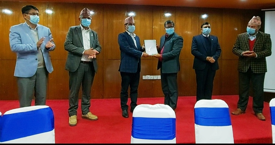 नेफ्स्कूनद्धारा सहकारी ऐन संसोधन र कार्यविधिका मस्यौदा हस्तान्तरण